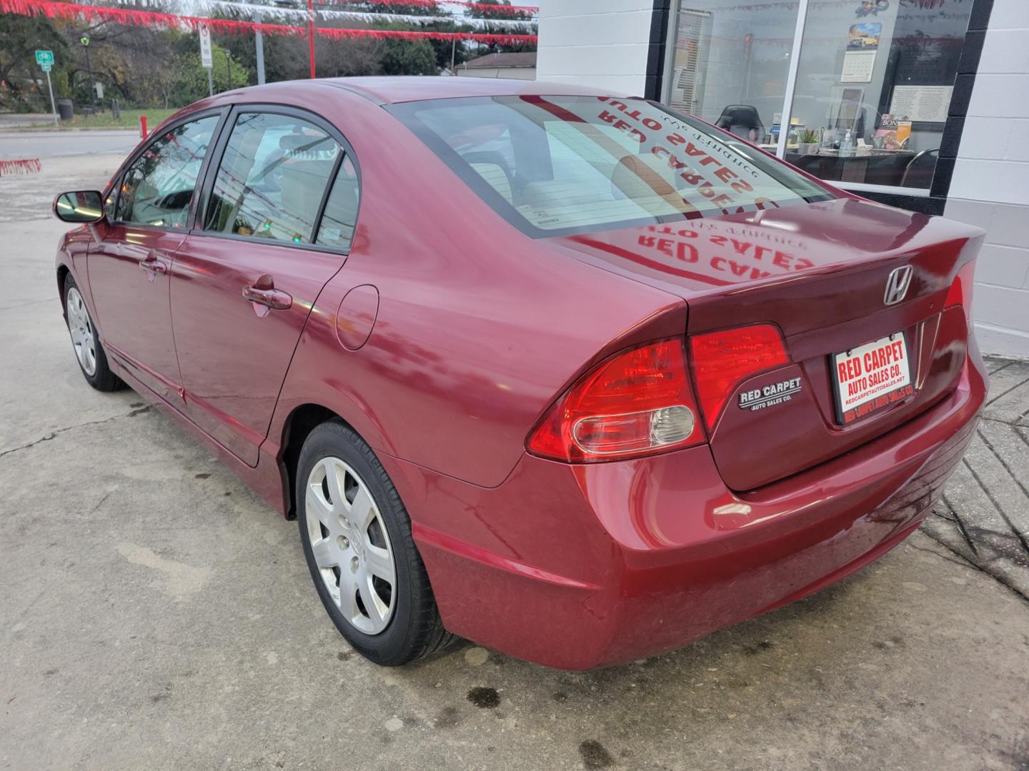 2007 Red Honda Civic (2HGFA16587H) with an 1.8L I4 F SOHC 16V engine, Automatic transmission, located at 503 West Court, Seguin, TX, 78155, (830) 379-3373, 29.568621, -97.969803 - Photo#3